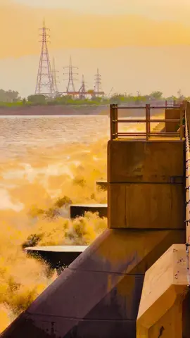 میرا تجربہ یہ کہتا ہے کہ لوگوں کو وقت دیں، موقع دیں، عزت دیں، حال پوچھیں، قدر کریں، دل میں رکھیں، لیکن کسی سے تعلق کی بھیک نہ مانگیں!! 🙏🙏🙏