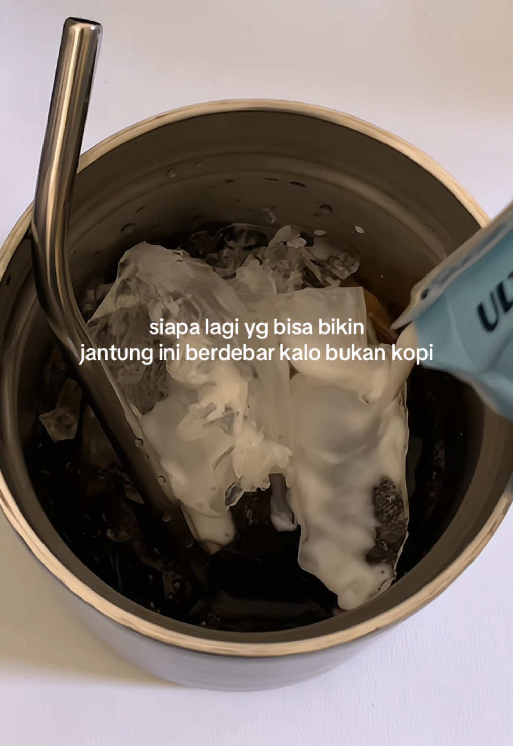 demi kewarasan hidup #coffe #americano #latte #kopi #coffelatte  #nescafeamericano #nescafe 