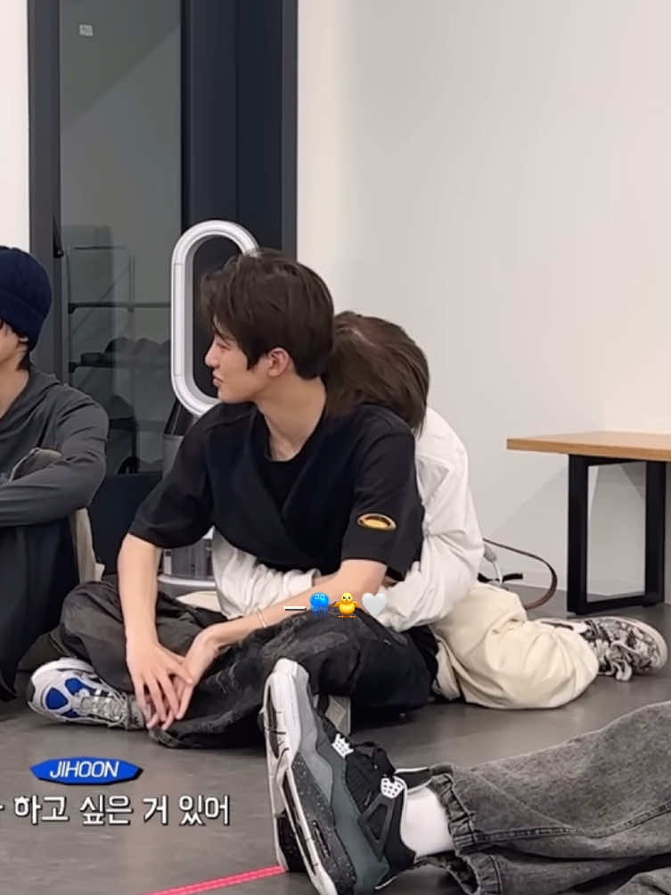 clingy minihoonie 🧸🧸 | #tws #투어스 #jihoon #kyungmin