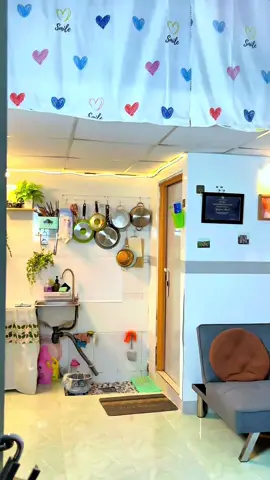 Mình chưa có nhà. Thì mình có phòng trọ, ráng dọn sạch sẽ cái phòng để đi làm về thấy cái cũng vui vui. Chúc mọi người cuối tuần vui vẻ #phongtro #decorphong #decortrangtri #phongtrodep #xuhuong 