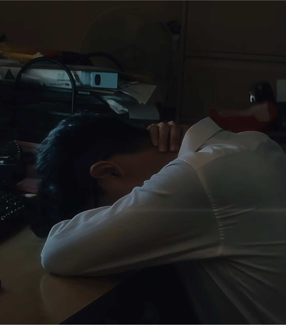 dont get stuck in a loop. . ib : @nwin  audio : Surreal - @Flawed Mangoes  #cinematic #videography #capcut #real #fyp 