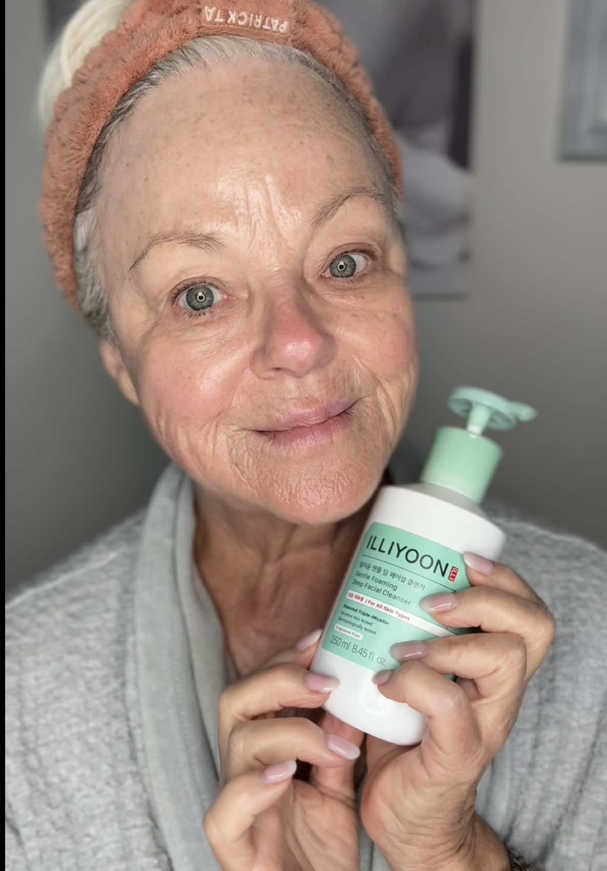 Loving my gentle facial cleanser by @ILLIYOON US . It’s how I start and end my day by gently cleansing my face. Such a little bit goes a long way!!! #kbeauty #koreanskincare #matureskin #skincare #skincareover50 