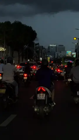 “Anh mong lần này là lần cuối… Không phải vì anh không còn yêu, mà vì anh không còn đủ sức để yêu thêm một lần nào nữa.”