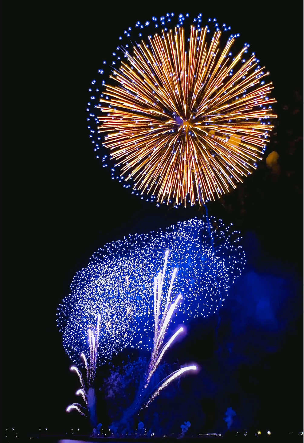 花火は一瞬の儚さが美しく、名残惜しさと心地よい余韻が感動をくれる📷 #美しい風景 #絶景 #花火 #夏の思い出 #夏 