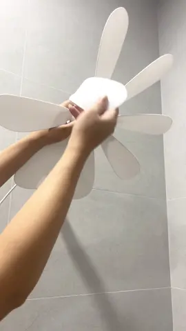 Quạt dán tường 8 cánh siêu mát, tiện lợi dán được mọi bề mặt #quat #quatdien #quattreotuong #quatdantuong #quatmini #quattran #xuhuong #taphoathithi 