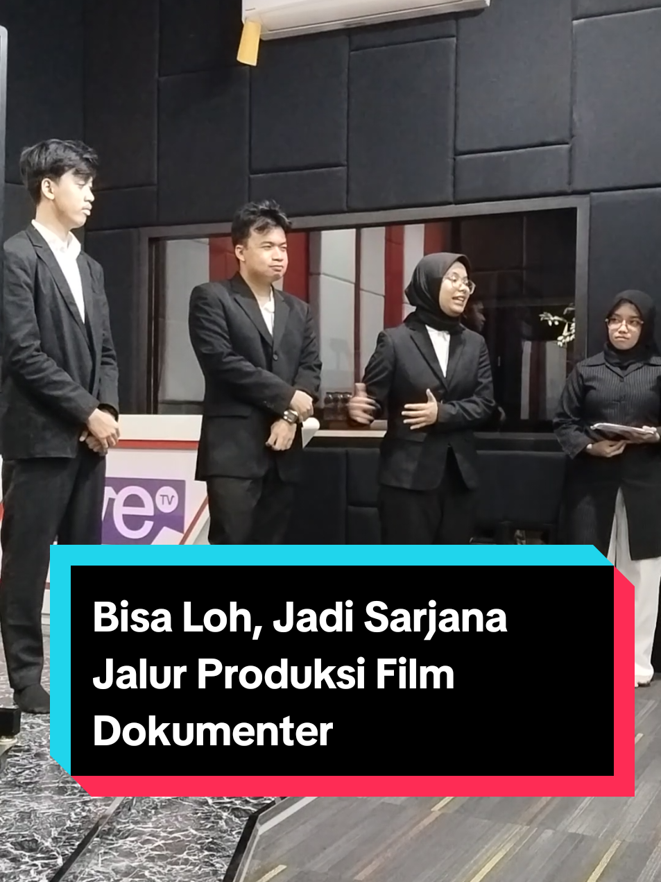 Jadi sarjana gak harus lewat jalur skripsi. Kamu juga bisa lulus, lewat jalur tugas akhir non-skripsi seperti film dokumenter.... Inilah perjalanannya...  #tugasakhirmahasiswa #tugasakhir #perguruantinggi #ujianmasuk #institut #mahasiswabaru #universitas #komunitaskampus #dosen #mahasiswa #kampuslife #skripsi #kampus #dosenmuda #film #filmdokumenter #tugasakhir 
