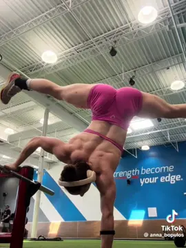 When I tell you my eyes went👀@Anna’s Fitness Page #buff #girl6packs #strongwomen #girlwithmuscles #ifbbpro #gymnastics 
