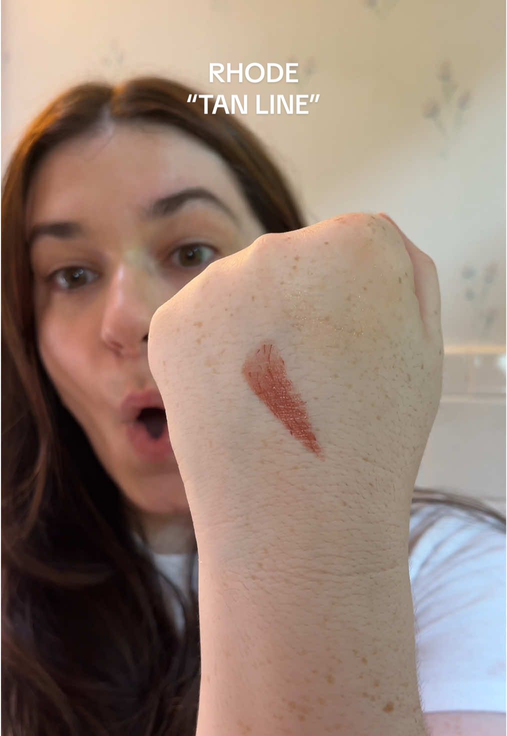 a hot new bombshell has entered the villa @rhode skin #blush #rhode #rhodeskin #firstimpression #makeup #honestreview #beauty 