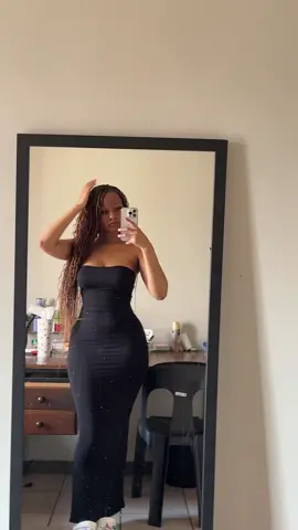 i know my mirror is dirty😐