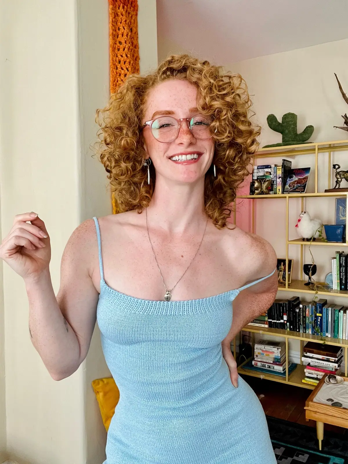 Henna freckles update: confidence is thru the roof! Feeling so cute it should be illegal haha. Happy Sunday! 