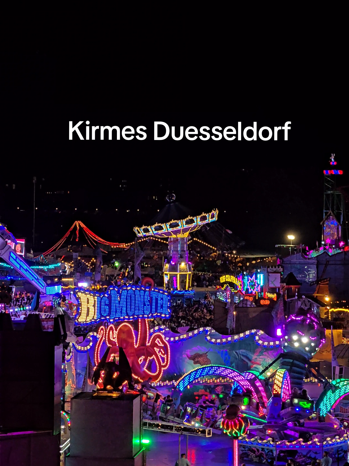 Kirmes Düsseldorf #duesseldorf #düsseldorf #drohnenvideo #kirmesfeeling #viralvideos #rollercoaster #kirmes #rheinkirmes 