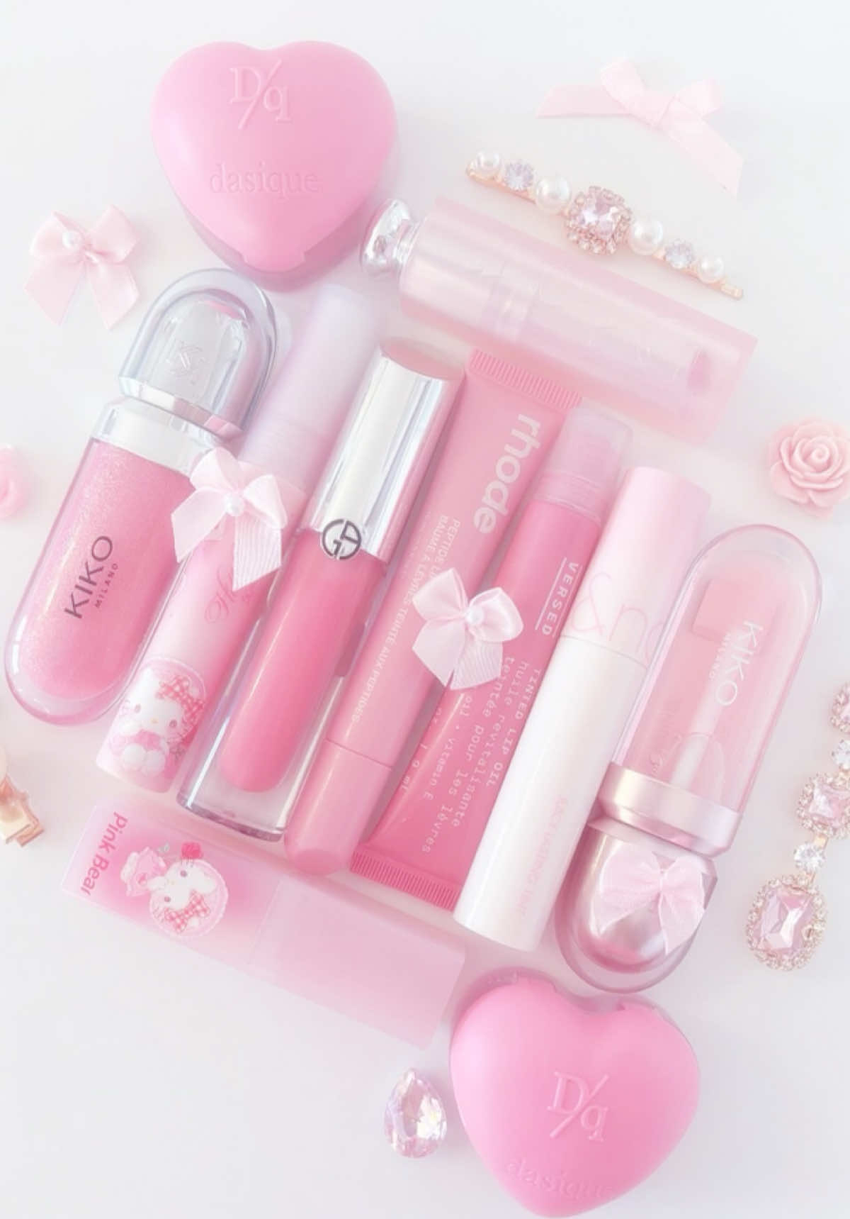 Discover the Maybelline Vinyl Ink Lipsticks! 💄✨ I tried the shades: 155 UPBEAT, 20 COY, 10 LIPPY, and 55 ROYAL. My favorite? ROYAL 55!! super pigmented, smells amazing, and lasts forever These lipsticks really stay on, so you’ll need makeup remover to fully take them off. They all smell great and glide on like a dream!🩷 👉 Follow for more beauty reviews!  #makeup #makeupreview #lippies #lipstick #makeuptips #makeupproducts #rewiew #pink #girl #tikto #viralvideos #skincare #kbeauty #korean #koreanmakeup #wonyoungism #SelfCare #glow #glasskin #fyp #fyppp 