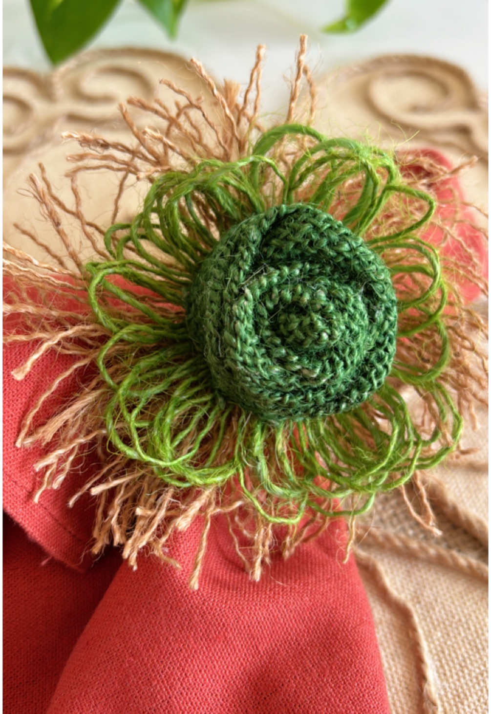 Diy Porta Guardanapo Inteirinho de Juta #DIY #craft #sousplat #Arteterapia #FeitoAMão #façavocêmesmo #manualidades 