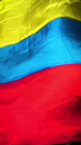 🇨🇴 Tierra Querida es Colombia.🍔 Es el sabor que nos une, la tradición que nos representa y el amor que llevamos en el alma🤩❤️. Hoy, en nuestro Día de la Independencia, celebramos a lo grande, con lo mejor de esta tierra: hamburguesas hechas con el corazón, porque cada bocado sabe a patria.🍔🇨🇴 Gracias por permitirnos ser parte de tu historia, de tus antojos y de tu orgullo colombiano. Hoy más que nunca, decimos con el alma llena: ¡Viva Colombia y viva Tierra Querida!❤️🇨🇴 #TierraQueridaEsColombia #20DeJulio #ElSaborDeNuestraTierra #IndependenciaConSabor #fup #fyp #viral #hamburguesas #colombia #Love 