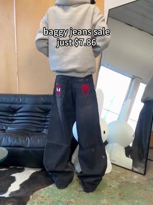New stylish baggy Jeans, now on sale at low prices!