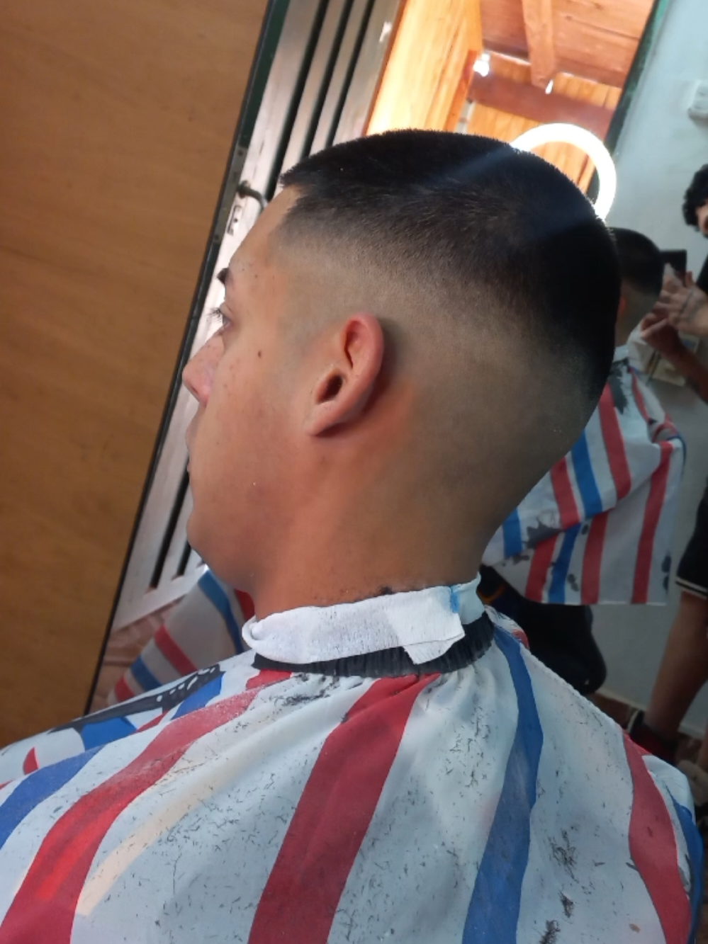 algo del día al dia🥵💈#barberia #bway #taperfadehaircut #taperfade #barberoslatinos #barbero #barberlife #barberworld #barbershop #barber #walhclippers #highfade 