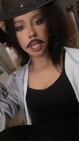 منفسه الي بتتنمر بتهاوش معاها #روريـي❣️ 