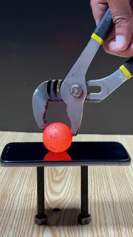 1000°C Red Hot Metal Ball VS Motorola Smartphone #satisfying #asmr #oddlysatisfying #experiment #🇺🇸🇺🇸 #🇬🇧🇬🇧 #motorola 