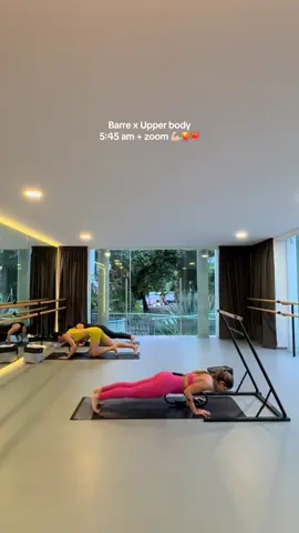 Clase de upper body con aro de prop!!! El crew de las 5:45 se rifó ❤️‍🔥  @Barre Studio | Fer Díez  #barreworkout #barre #barrestudio #upperbody 
