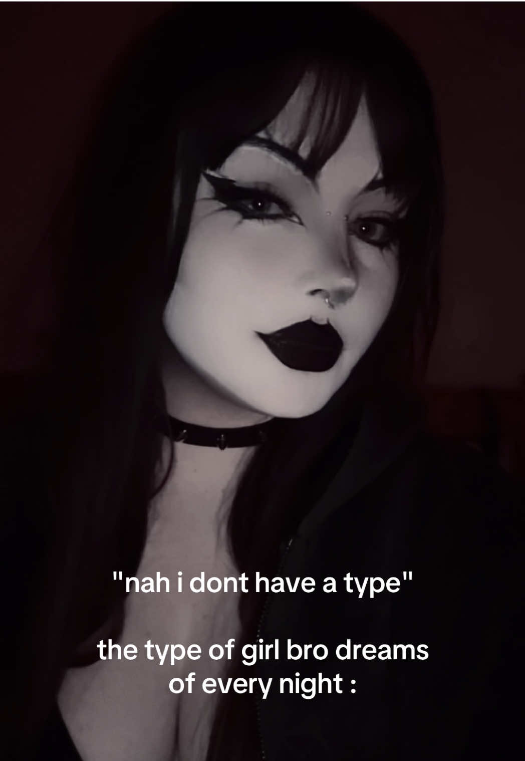 u can’t hide it from me.. i see right through you 💋 #goth #gothgirl #gothtok #gothmakeup #fyp 