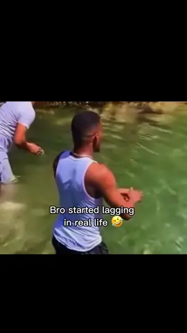 Bro moved nowhere 💀 #lag #swimming #race #funny #viral 