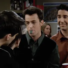 I just know he’s fun at parties || #friends #chandlerbing #matthewperry 