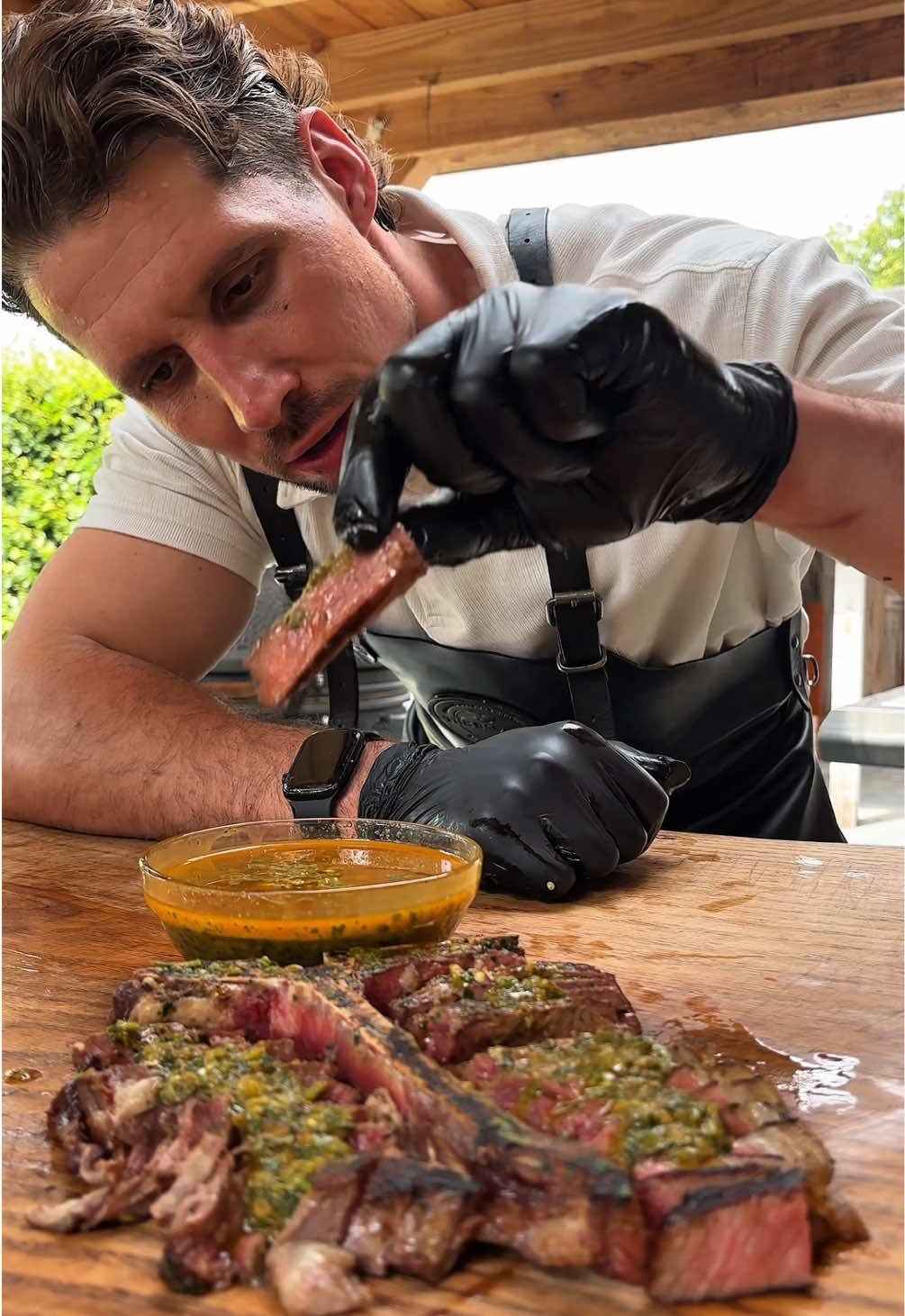 Steak with Chimichurri Verde al Mojo T-Bone Two cuts of meat, one bone: strip steak and tenderloin that’s the power of a proper T Bone. Grilled on the kamado, served with a bold Chimichurri Verde al Mojo full of garlic, herbs and attitude. A match made in barbecue heaven. Beef by @ProefdePerfectie. Use code VANHETSPIT15 for 15% off your order. Live fire. Served hot, with flair. At your table, the way it should be. Van ’t Spit by Smidt – Private Barbecue Master the Art of Cooking Red Steak #steak, #CookingHacks, #Foodie, #meat, #foodtiktok #steakrecipe, #gourmetcooking, #cookingtutorial, #Foodie, #homemade #EasyRecipe #Recipe #fyp #bbq #bbqdinner 