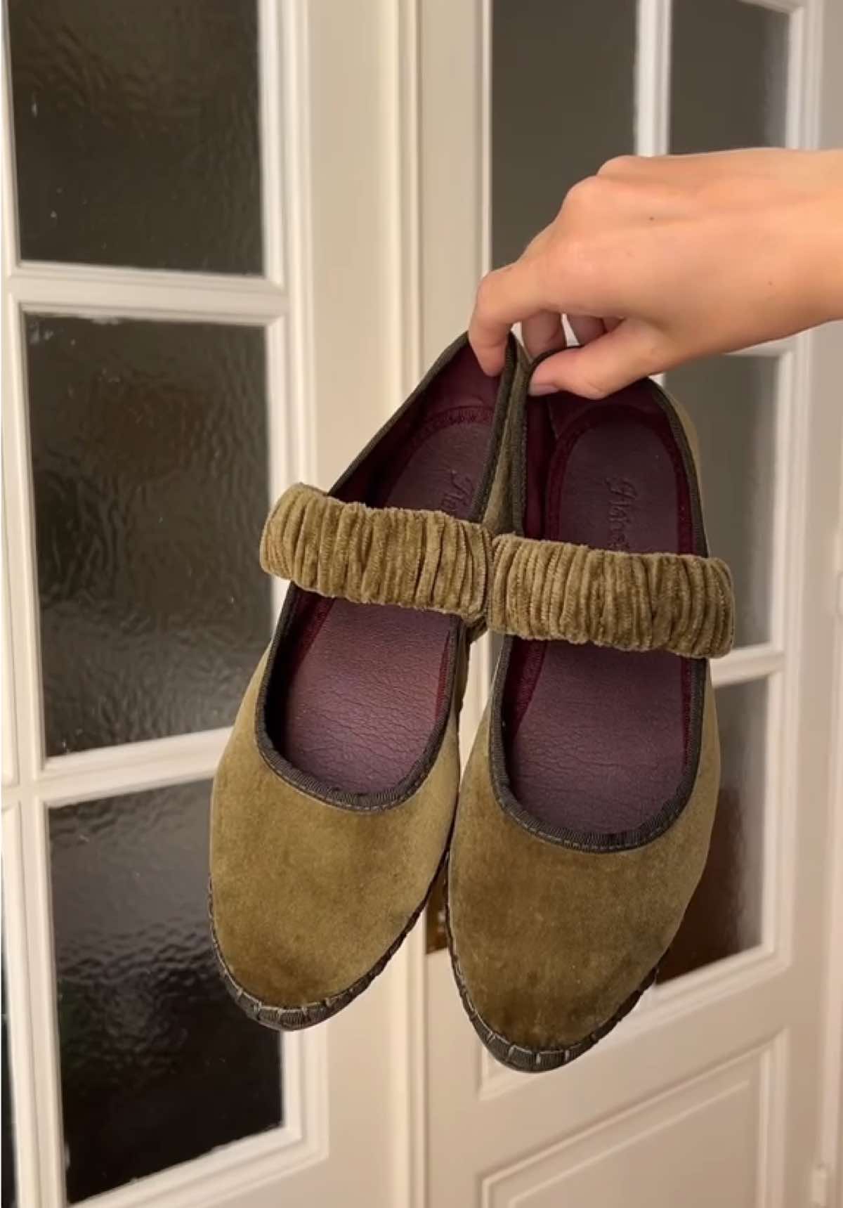 Soo happy with my new ballerina flats from @Flabelus 🩰  #flabelus #ballerinaflats #recycled #newin #newshoes #haul #sevilla #spain 