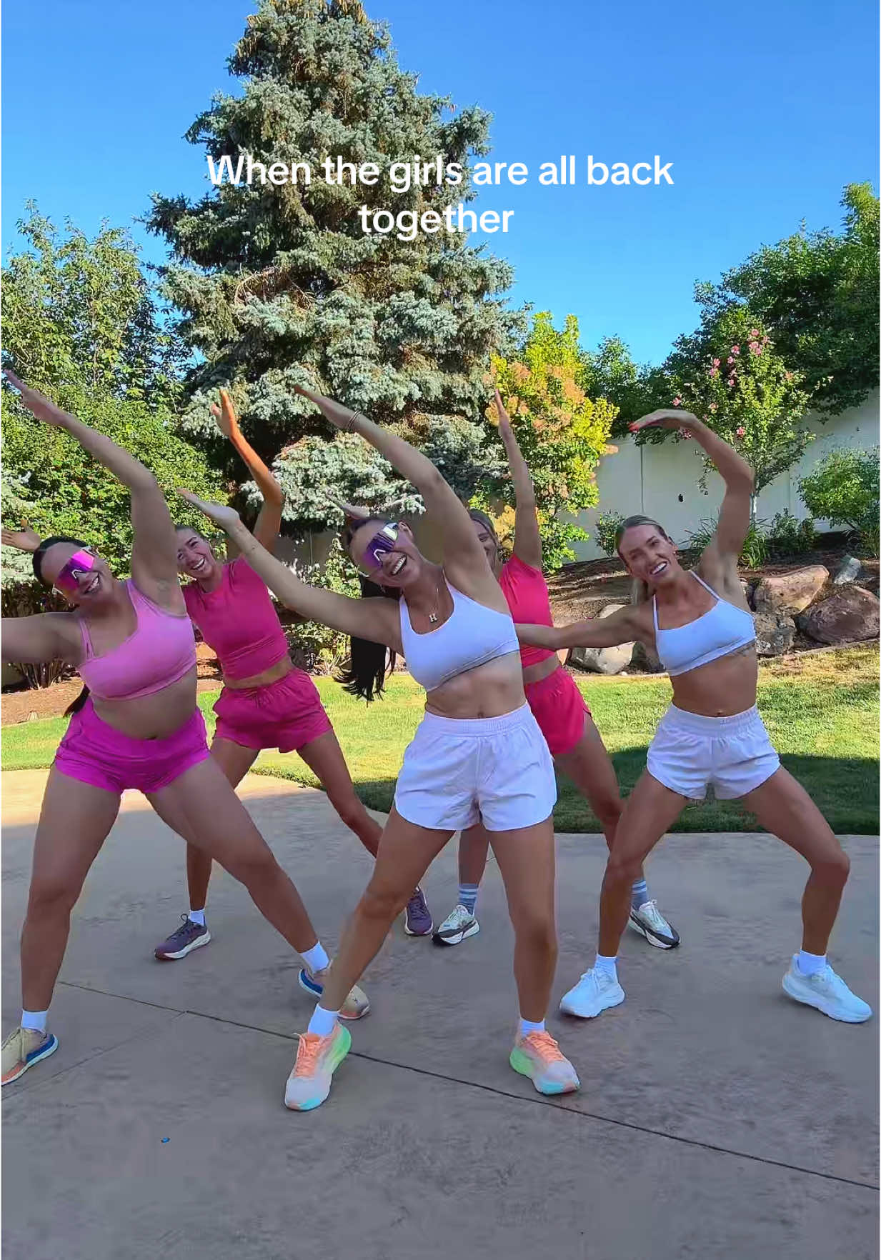 Nothing better🥹 even if we are running 💀 @SIERRA @Alisa @Maicy Robison @Seaira 