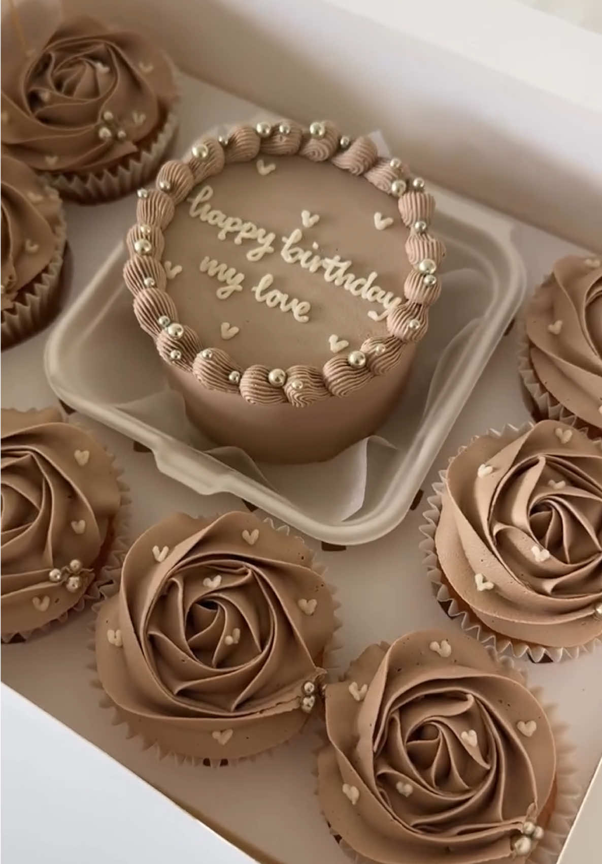 For the one you love 🤎 This box is perfect for birthdays, anniversaries, or just reminding them they’re loved. Link in bio to book yours ✨ #caketok #cupcakes 