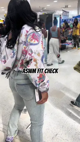 TAG WHO YALL SEE!! They got ts or Hnah??!? FOLLOW MY IG: LEYAHHKOLEE #foryoupage #atlanta #streetwearmarket #trend #influencer #outfit 