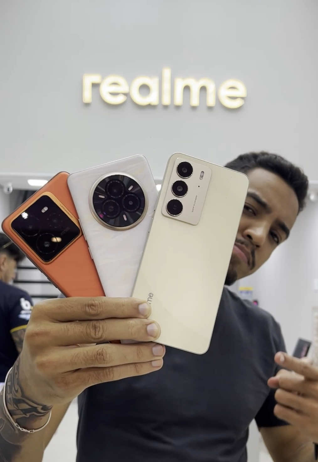 Celular que aguenta queda, água e ainda roda tudo? Sim, ele existe. E custa bem menos do que você imagina. #realme #valecadareal #resistência #celulares #tecnologia 