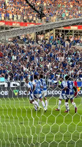 DENTRO DA PEQUENA ÁREA E MUITO BEM POSICIONADO, CHRISTIAN DÁ UM LEVE TOQUE PARA MANDAR A BOLA PARA O FUNDO DO GOL!! VAMOOOSSSSS!!!! 🦊💙 🔷 #CRUxJUV | 1-0 | #GrandeCampeão