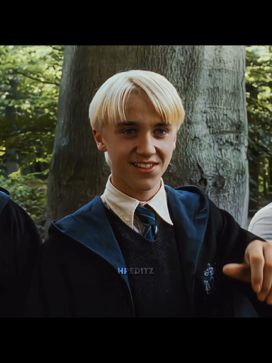 bro got the vibe✨️🍏 #harrypotter #dracomalfoy #edit #foryou 