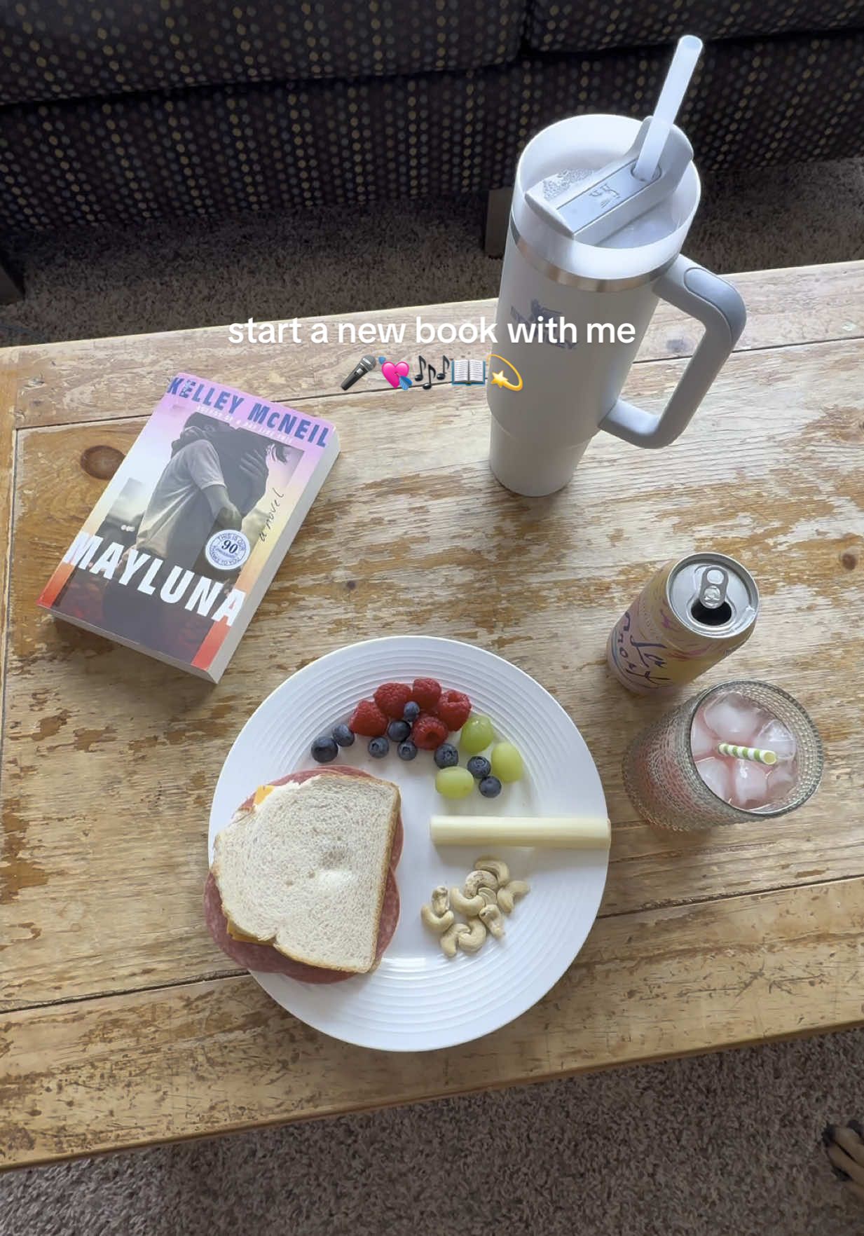 i have high hopes for this book 🤞🏼 #mayluna #readingvlog #readwithme #BookTok #books 