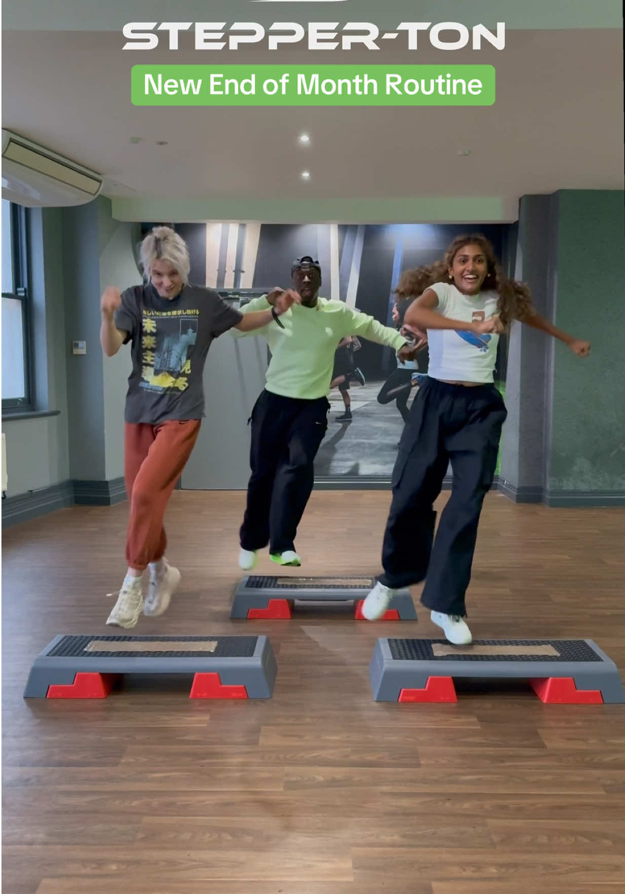 New location, different gym, same energy same vibe with @Maria_Sidorova & @Ru 🔥🔥 #fyp #stepperton #juliusburphy #hiphopstepaerobics #dontrush 