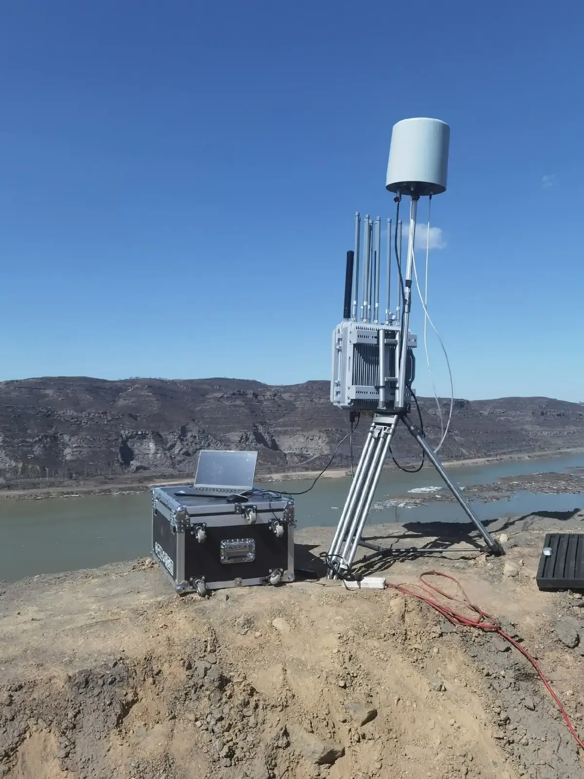 Jammer +Detector de drones  cobertura de detección 70k cobertura de acción 60km . . #drones #deteccion #jammer #radar 