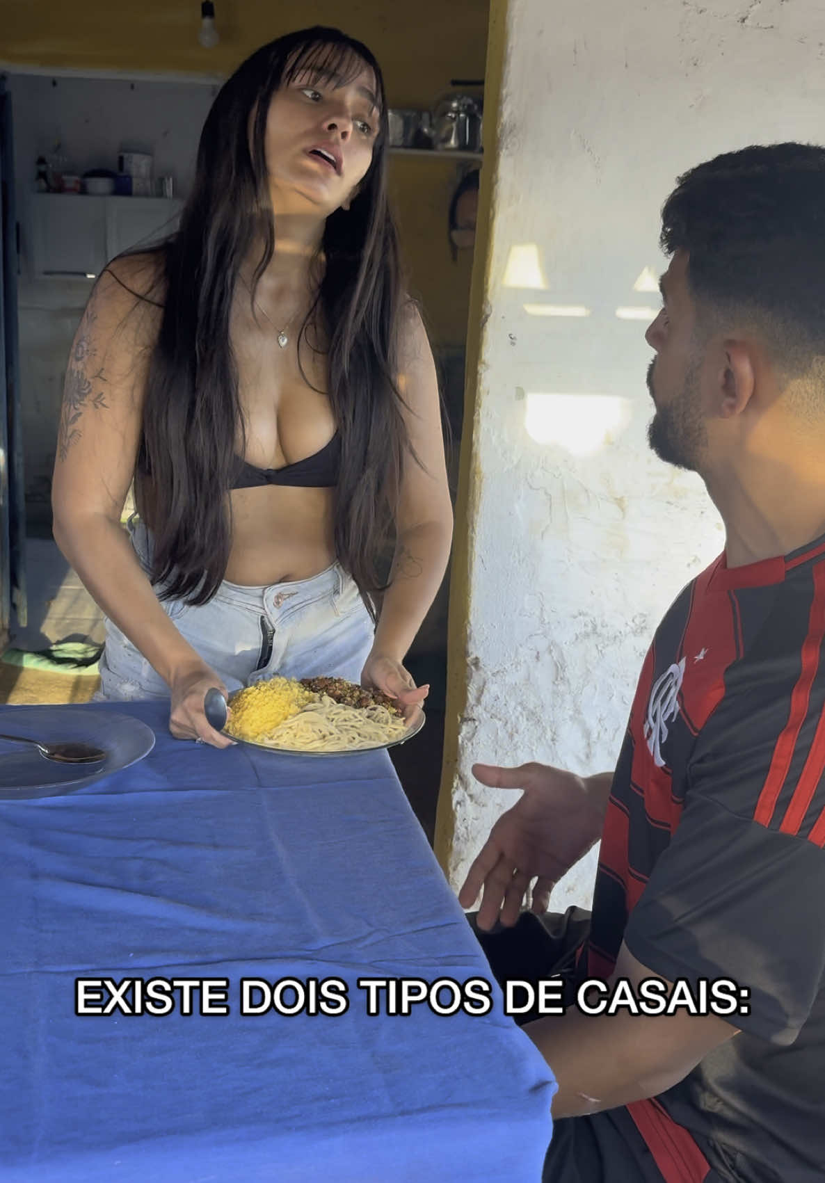 O que um tem cuidado a outra 😂  #DoisTiposDeCasais #CasamentoNaPrática #SograSincera #HumorDeCasal 