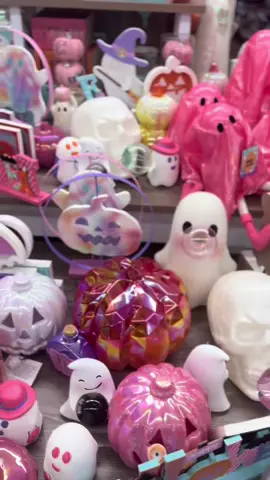 I found the most amazing halloween decor at the dollar general! #dollargeneral #budgetfriendly #homedecor #decorating #dollarstorefinds #halloween #halloweendecor #halloweendecorations 