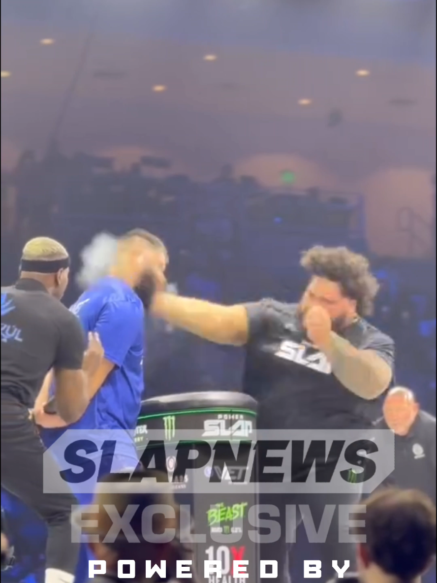 You're lucky the referee was holding him back #knockout #WWE #samoa #romanreigns #solosikoa #bloodline #fyp 