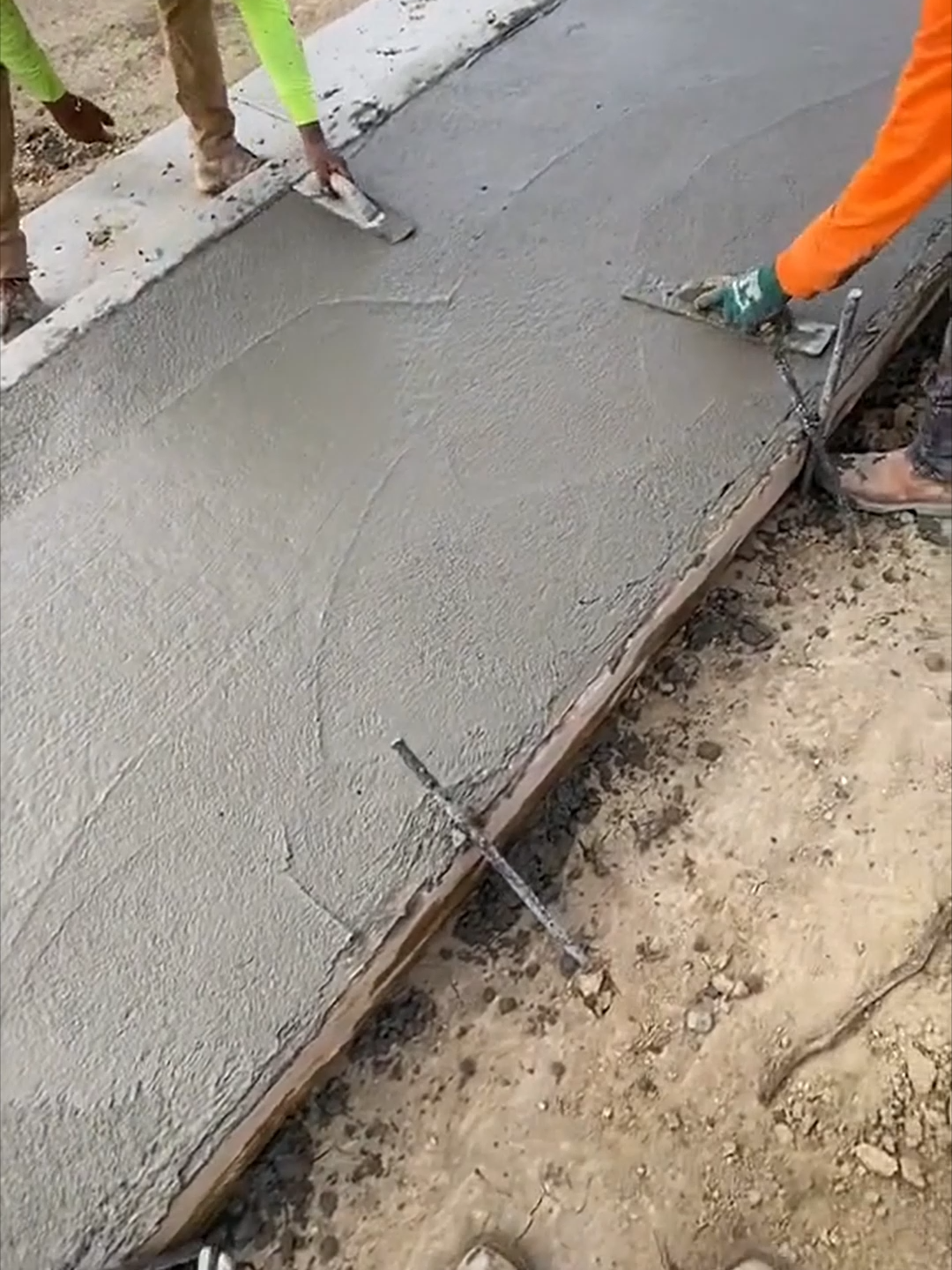 Hammer vs. Cement Gone Wrong! 🛠😱 #interestingfacts #humor #meme