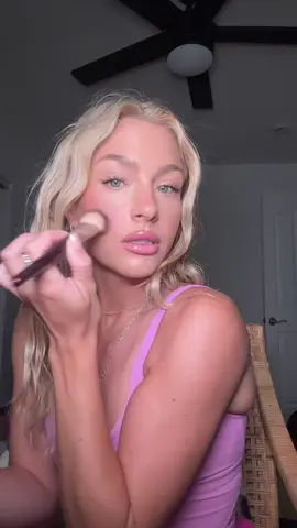 Perfect blonzing shade in the @M.A.C Cosmetics Store Glow Play Cushiony Blush! Love this formula 😭 so smooth and perfect pigment!!!! #maccosmetics #macglowplay #blonzing #blushandbronzer #blonzer #macblush #tiktokshopcreatorpicks 