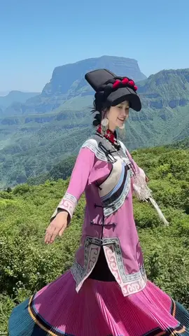 感受彝族服飾的魅力#東方美學 #彝族獨特風情與魅力 #少數民族中國文化傳承 #慢下來看世界