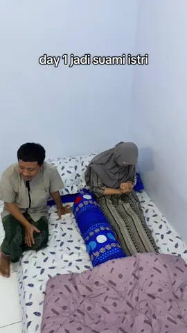 day 1 aneh banget ada stranger di kamar tidur