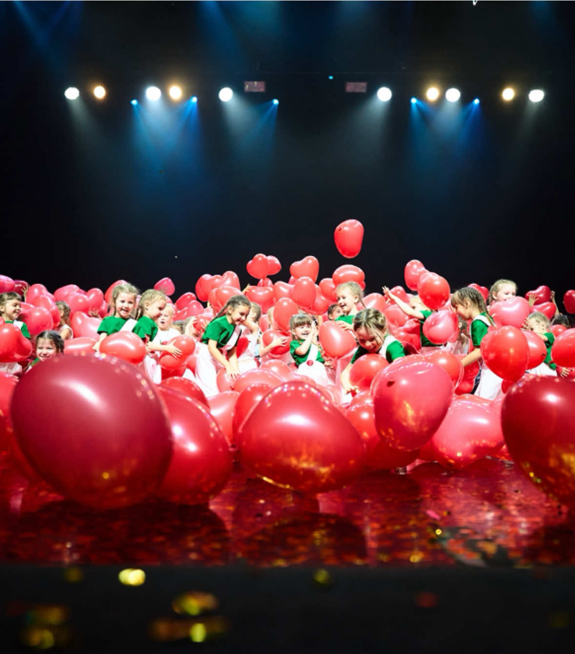 🌊Школа танцевального искусства Река продолжает набор детей от 4 лет. Справки по тел. 972-36-16 До встречи в Реке🌊💙    #rekadance #dance #самара #танец #современныйтанец 