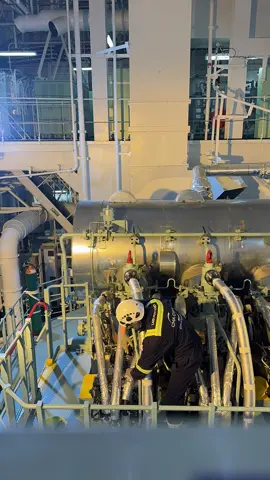 Fuel Injector Replacement #marineengineer #shipengineering #ShipEngine #DualFuelEngine #MarineEngineering #EngineRoomLife #engineroom #seafarerlife #Seafarer #LifeAtSea #sailorlife #MANBW #ShipMechanic #sailorlife #MEEngine #EngineRoomVibes #SailorLife #MarineLife 