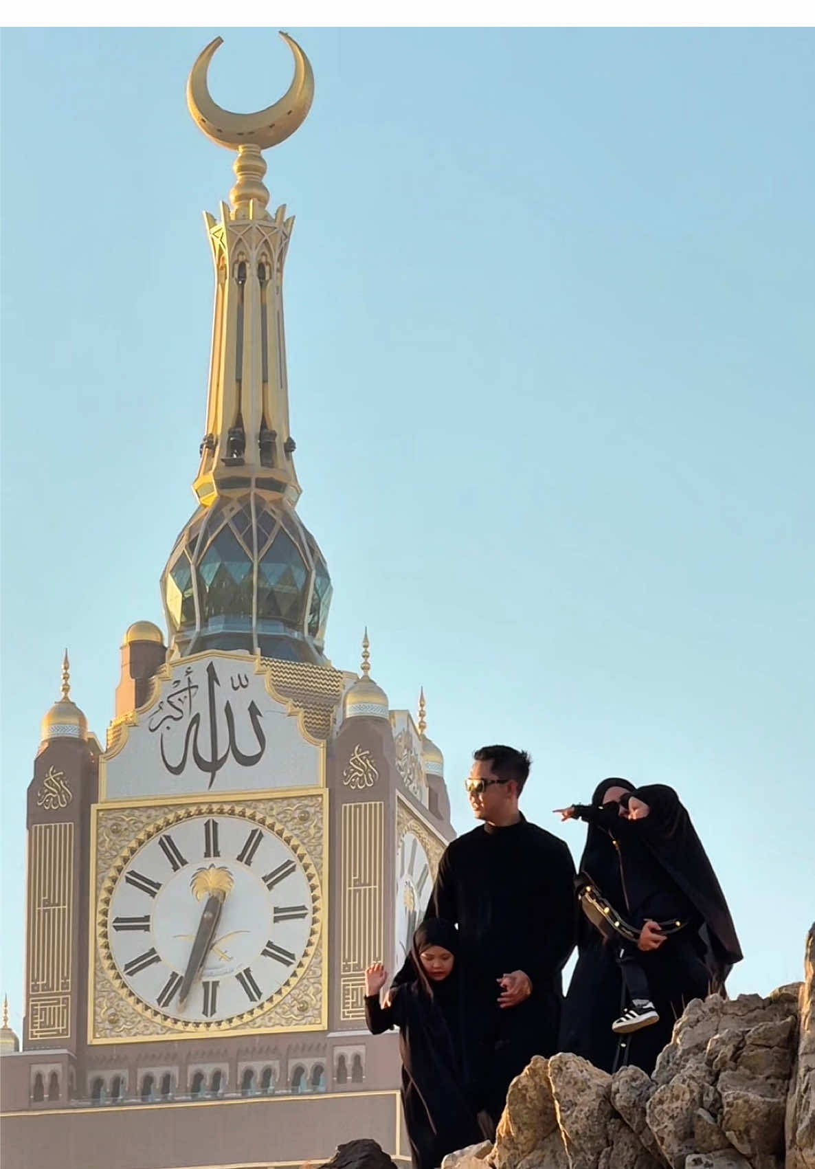 Ketika sudah bersama orang yang tepat, semua terasa ringan, bahkan diam pun jadi nyaman. Bukan soal mewahnya tempat, tapi siapa yang ada di samping kita✨ yuk booking kita sekarang agar moment kamu di tanah suci lebih istimewa, bukan hanya tersimpan di hati tapi juga di galeri✨ GASS BOOKING KLIK LINK DI BIO!!! #jabalkhandama #jabalkhandamah #makkah #umrah #umrah2025 #jabalkudai #livemakkah #fyp #makkah🕋 
