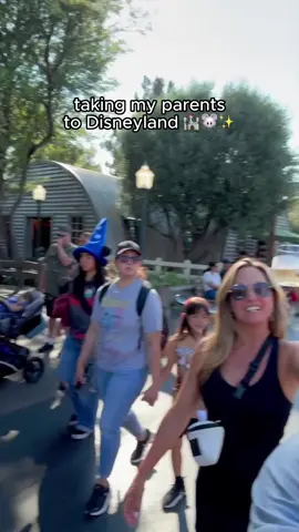 a day at disney with my parents… please wait until the end 😭