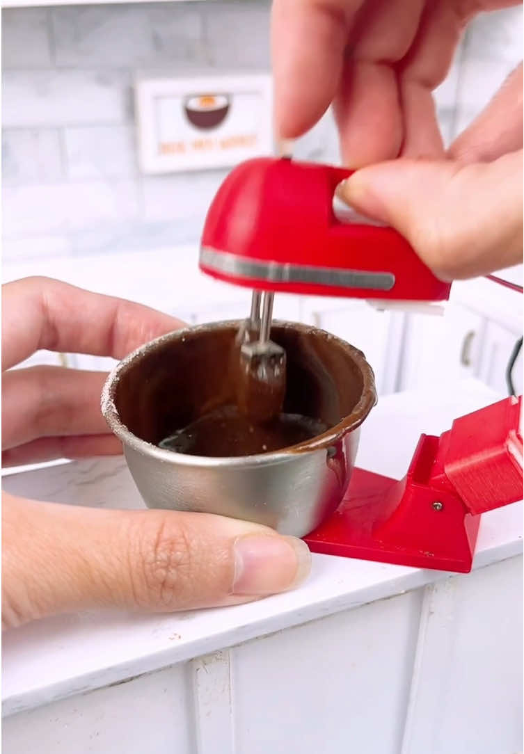 Baking tiny 🌈🏳️‍🌈cake 🥰 always love rainbow cake eversince i was a kid. I was born in a small suburb in indonesia so growing up I rainbow cake is a very rare cake design there 😂 so still up to this time, my subconcious mind still mark rainbow cake as something very special 🥹 #minicooking #tinyfood #easybake #minicake #asmr 