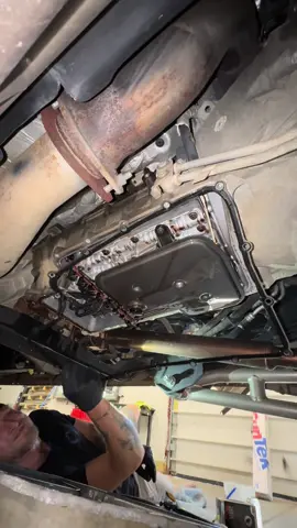 Installing my PPE Transmission Pan in my 2012 F-250 🔥 @PPEpower #trucks #liftedtrucks #trucksoftiktok #fyp #foryoupage #tiktok 